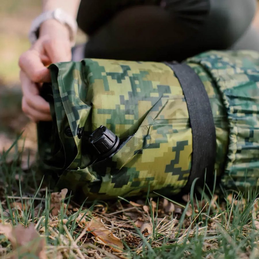 Tramp ковер самонадувающийся Connect Camo 5 cm (185*65*5 см)
